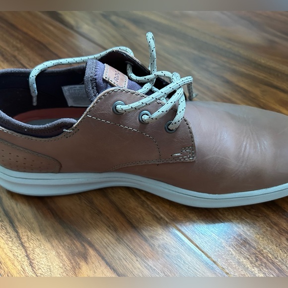 Men shoes size 9, 27 sm, worn twice, one owner, pets free and smoke free home - Picture 7 of 9